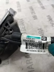 Parte specchietto retrovisore ala Tesla Model S 2016 104132200D DEI4841 - Foto 1 di 4