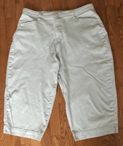 Lee Capri Pants Womans 16WM Light Beige Khaki High-Rise Chino Flat Front 36x19 - Picture 1 of 8