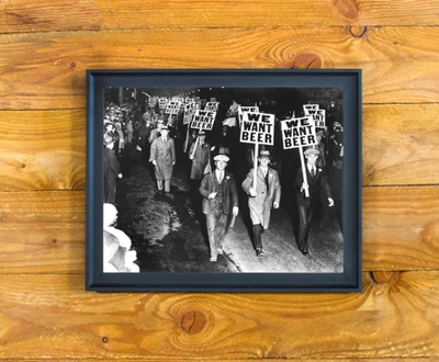 我们想要啤酒 - 1932 年纽约禁酒抗议者 - 带框壁挂 — 第 1/4 张图片