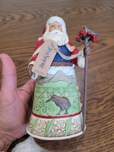 ✿ New JIM SHORE Figurine NEW ZEALAND SANTA Sheep Birds Flag Christmas Statue - Picture 1 of 13