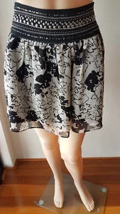 FOREVER NEW Ladies Black Floral Lined Beaded Knee Length Skirt Size: 6 EC - Picture 1 of 9