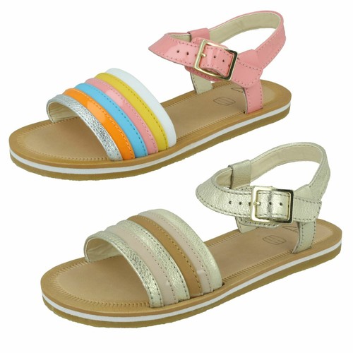 Sandali da bambina Clarks arrotondati punta aperta casual in pelle con fibbia Finch Stride
