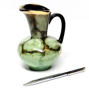 Jarrón Carstens Tonnieshof Alemania Occidental Cerámica Roja 5" Verde Negro Oro Acentos - Imagen 1 de 4