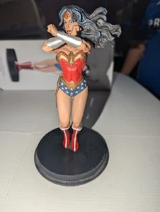 Wonder Woman "Defender" Gamestop Exclusive Collectible Statue - Picture 1 of 4