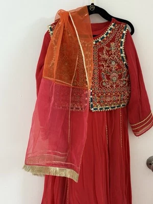 Vestido de fiesta para niños Maria B de diseñador paquistaní 4 piezas Foto 1 de 4