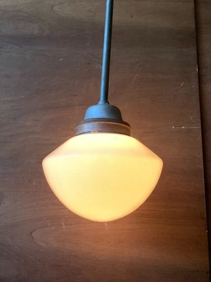 Luminária pendente de alumínio vintage 9" globo de vidro leitoso teto antiga 321-25E - Imagem 1 de 4