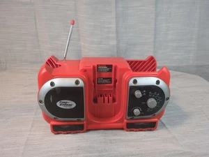 Cargador de batería Black & Decker Firestorm 18V y radio AM/FM - Imagen 1 de 7