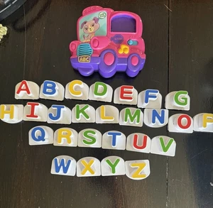 LeapFrog Fridge Refrigerator Phonics Alphabet Talking Bus W/ 26 Magnetic Letters - Picture 1 of 2