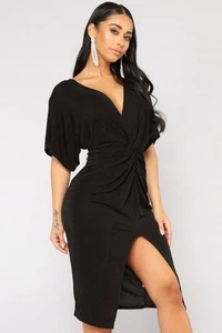 Fashion Nova ausgewachsenes Knotenkleid schwarz Kurzarm V-Ausschnitt Midi Schlitz Gr. M - Bild 1 von 12