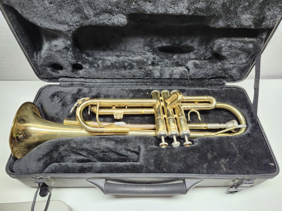 Trompeta de estudiante Roy Benson BTR-101 BB en estuche rígido PARA REPUESTOS  Foto 1 de 4