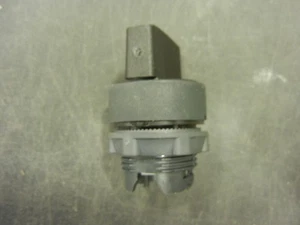Square D: ZB5-AD5 - Selector Switch, Nema 4X, 3 Pos. Spring Fr. Ctr, No Contact - Picture 1 of 3