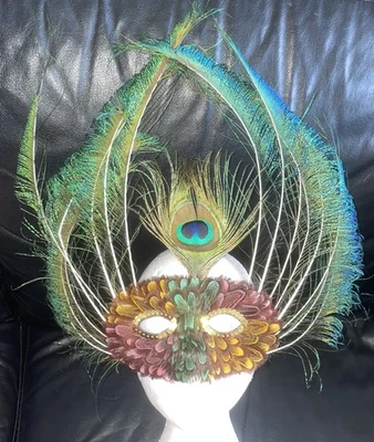 ADULT MASQUERADE FEATHERED PEACOCK MASK UNBRANDED NO SIGNS OF WEAR - Image 1 of 4