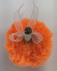 Neu Kürbis Kunstfell Garn Handarbeit Herbst/Halloween Dekor klein 3,5" x 3" - Bild 1 von 7