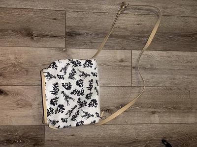 Bolsa tote tiracolo Vera Bradley azul floral balde ultraleve - Imagem 1 de 3