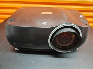 Proiettore ProjectionDesign F3+ - Lampada 223 Ore, Obiettivo 25,6-33,2mm, Pro AV - Foto 1 di 11
