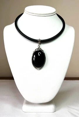 Colgante grande de ónix negro natural, plata de ley hecho a mano. Collar de goma gratis. Foto 1 de 4