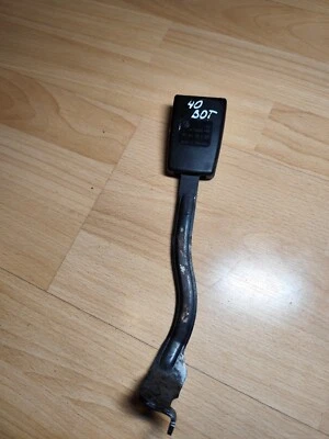 Volkswagen Golf 5 2005/Left front Seat belt holder/Buckle/1K4857755A Foto 1 de 4