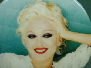 Madonna Pinback Button 1995 Boy Toy Inc. Winterland Productions Difícil de Encontrar - Imagen 1 de 7