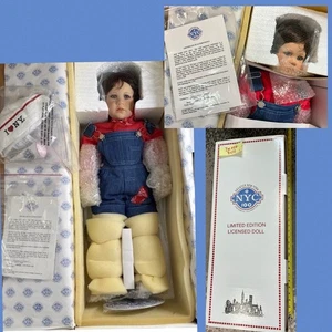 "Muñeca de porcelana NYC 100 32"" con licencia Derek Centennial Jeanne Singer Nueva York nueva en caja" - Imagen 1 de 15