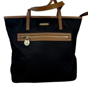 Bolso de Mano Michael Kors Negro Marrón Nylon y Cuero Kempton - Imagen 1 de 15