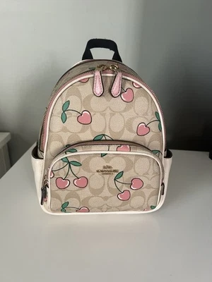 Рюкзак Coach Mini Court с принтом в виде вишневого сердца - Изображение 1 из 4