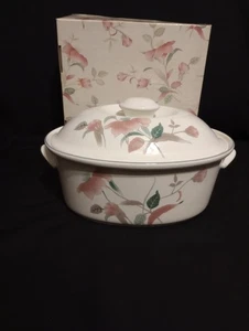  Mikasa Kontinentale Seide Blumen Muster #F3003 Oval Kasserolle 1,5 Quart im Karton  - Bild 1 von 8