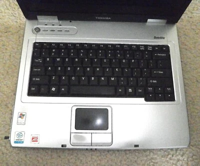 PORTÁTIL - TOSHIBA SATELLITE L25-S1194 - TAL CUAL - con cable de alimentación, sin HD Foto 1 de 4