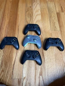 Lot of 5 Broken Microsoft Xbox One Series Controllers AS IS FOR PARTS. READ DISC - Picture 1 of 4