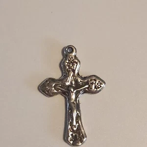 Silver Crucifix Pendant Vintage Cross - Picture 1 of 3