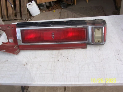 1977 OLDSMOBILE OLDS DELTA 88 ROYALE RIGHT TAILLIGHT USED OEM CRAKD REVERSE LENS - Image 1 of 4