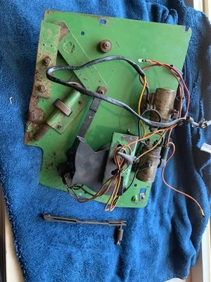 PANEL ELEVADOR ELÉCTRICO JOHN DEERE200 208 210 212 214 216 solo piezas #41-7 Foto 1 de 4