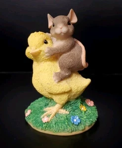 Encantadora estatuilla de ratón colas montando pollito amarillo pollo espalda paseo resina 3,5" - Imagen 1 de 5