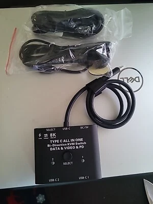 Interruptor KVM bidireccional Kceve USB C todo en uno tipo C datos y video 8KUH Foto 1 de 4