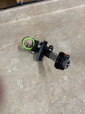 Usado - Ouro Preto Pista Dupla 2 Pinos Vertical 4" Base WT, 0,019 Mão Direita - Imagem 1 de 4