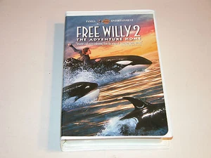 FREE WILLY 2 THE ADVENTURE HOME 1995 VHS CLAMSHELL WARNER BROTHERS LIKE NEW      - Picture 1 of 4