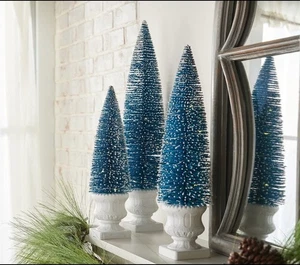 Juego de 3 árboles de cepillo para botellas iluminados en urnas de Valerie - azul - Imagen 1 de 5