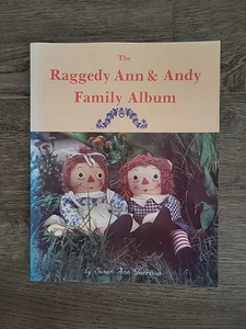 The Raggedy Ann & Andy Family Album Susan Ann Garrison 1989 softcover P7300 - Picture 1 of 2