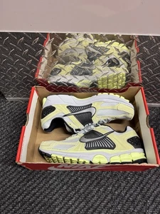 🔥 Nike Zoom Vomero 5 Barely Volt Metallic Platinum HF1553-700 para hombre talla 12 - Imagen 1 de 10