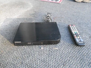 Samsung BD-F5100 Blu-Ray Player with Remote - Picture 1 of 5