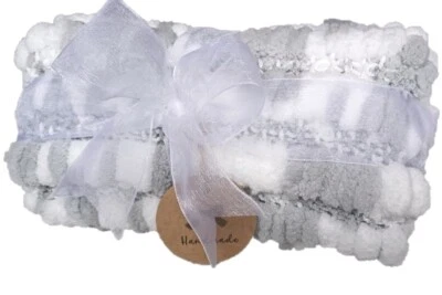HANDMADE Luxuriös weiche Bommel Babydecke weiß/grau