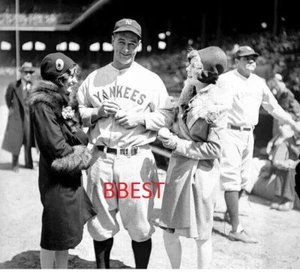 LOU GERHIG N.Y. YANKEES SIGNING AUTO FOR 2 BEAUTYS IN 1926 RUTH WALKING BY 8X10 - Picture 1 of 1