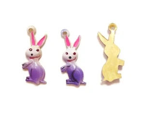 12 VINTAGE HAND PAINTED PURPLE WHITE BUNNY RABBIT GOLD PLATED BEAD CHARMS 5383 - Picture 1 of 4