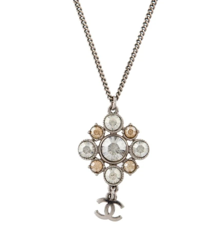 AUTÉNTICO NUEVO Collar Colgante Chanel Tono Plateado Strass Logo CC Foto 1 de 4