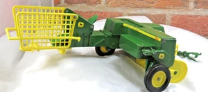 Vintage 1:16 ERTL John Deere #585 Square Baler w/ Box Incomplete AS IS - Picture 1 of 24