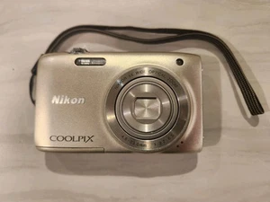 Nikon Coolpix S3100 Digital Camera Silver 2.7" Screen 14 MP 5x Wide Optical Zoom - Picture 1 of 6