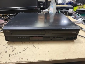 Toshiba DVR20KB DVB DVD VHS Recorder Player - No Power - Spares Or Repairs - Picture 1 of 17