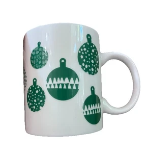 Taza Starbucks Christmas Holiday 2016 12 fl oz adornos verdes en blanco - Imagen 1 de 7