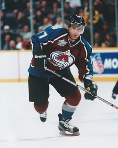 RAY BOURQUE #7 COLORADO AVLANCHE 8X10 FOTO LICENCIA NHL ARCHIVO DE FOTO PATINAJE - Imagen 1 de 1