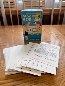 CARTE FLASH VINTAGE 1965 MILTON BRADLEY NUOVE DIVISIONE MATEMATICA GRADI 3-6 - Foto 1 di 9