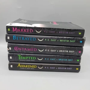 (5) A House of Night Novels Book Lot by PC & Kristin Cast 4 Hardcover + 1 PB - Picture 1 of 20